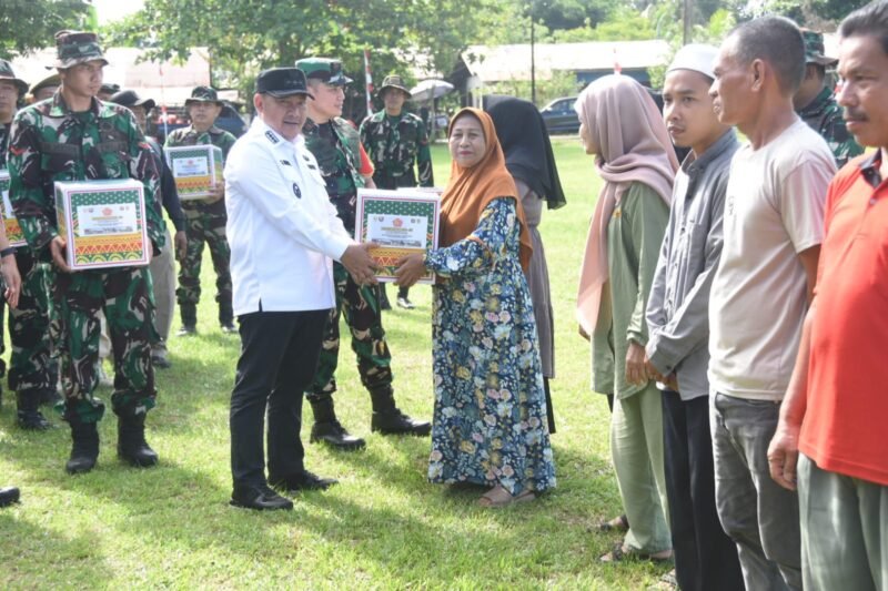 50 Box Sembako Dibagikan kepada Warga Kurang Mampu di Haruyan