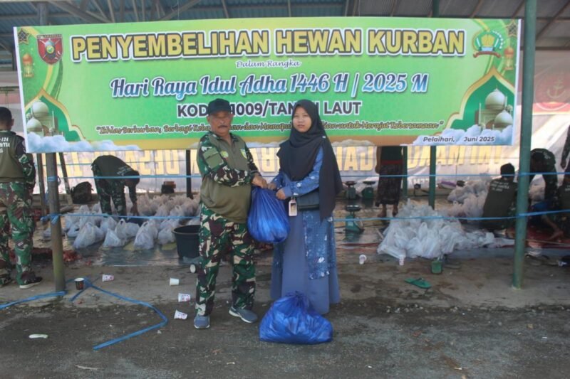 Berbagi Berkah Idul Adha Dandim 1009/Tanah Laut Salurkan Hewan Kurban Kepada Masyarakat