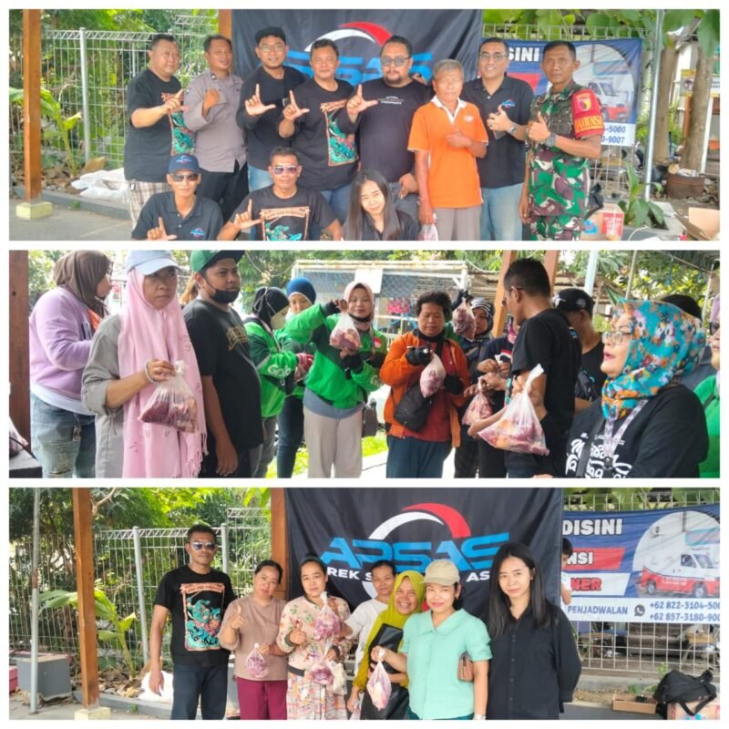 Arek Asli Suroboyo Turut Bagikan Daging Kurban