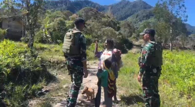 Satgas Yonif 611/Awang Long Laksanakan Kegiatan Komsos di Kampung Arwanop