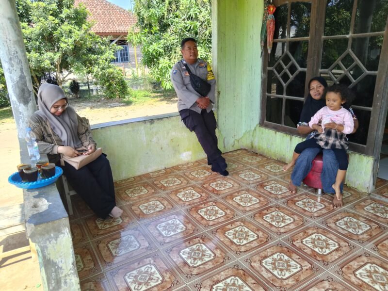 Dengan Rutin Sambang, Bhabinkamtibmas Food Estate Sampaikan Pesan Kamtibmas