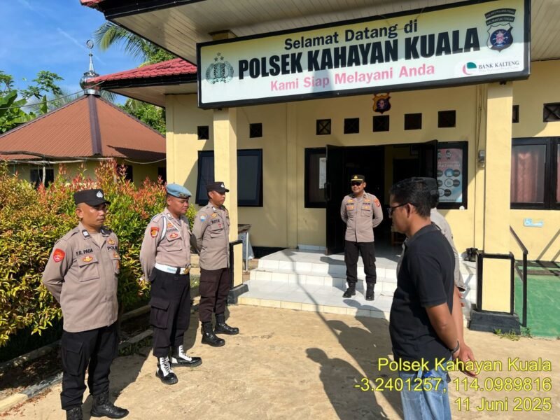 Rutinitas Personil polsek Kahayan kuala melaksanakan serah terima piket penjagaan mako polsek Kahayan kuala