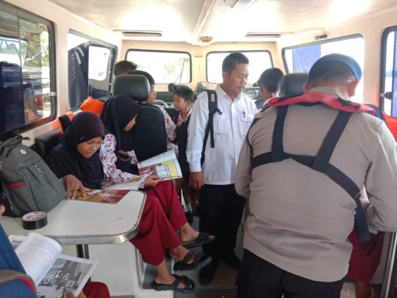 Kapal Satpolairud Polres Pulang Pisau, Disulap Jadi Perpustakaan Terapung untuk Dukung Literasi di Daerah Perairan