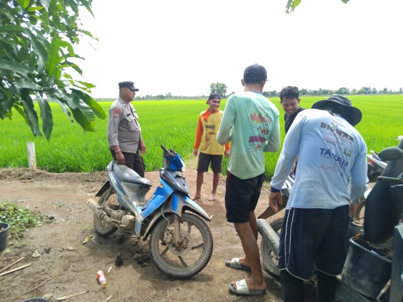 Bhabinkamtibmas sambang dan memberikan himbauan kamtibmas Kepada warga Desa Gadabung