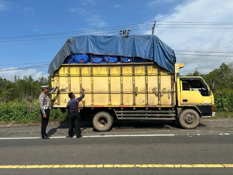 Satlantas Polres Pulang Pisau, Beri Teguran Humanis kepada Pengemudi Truk Overload