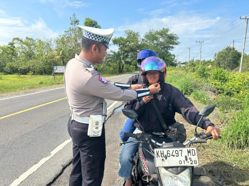Satlantas Polres Pulang Pisau, Sosialisasi Penggunaan Helm dengan Benar