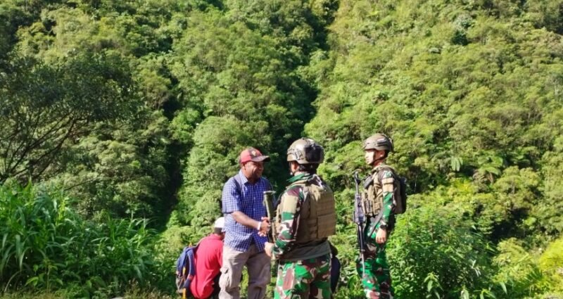 Satgas Yonif 611/Awang Long, Melalui Jumat Berkah Tercipta Lingkungan Damai dan Sejahtera