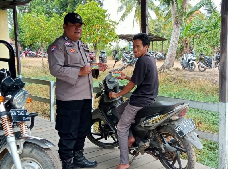 CEGAH GANGGUAN KAMTIBMAS DAN JALIN SILATURAHMI, BHABINKAMTIBMAS FOOD ESTATE SAMBANGI WARGA DESA BINAAN