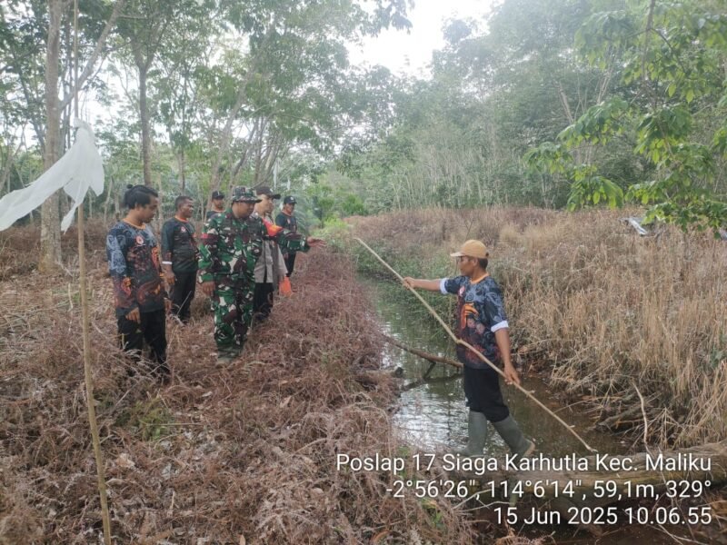 Wilkum Polsek Maliku Laksanakan Pengecekan Kondisi Parit Galian dalam Kegiatan Patroli Karhutla