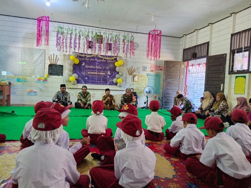 TNI Peduli Pendidikan: Babinsa Hadiri Pengukuhan Siswa SDN Kuari Tabalong