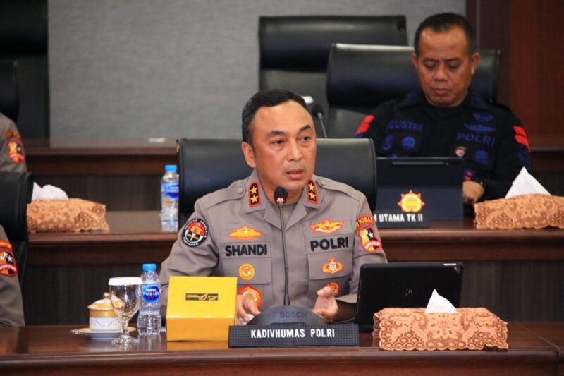 Kapolri Berikan Pelayanan Kesehatan Gratis Bagi Ribuan Orang Hari Ini