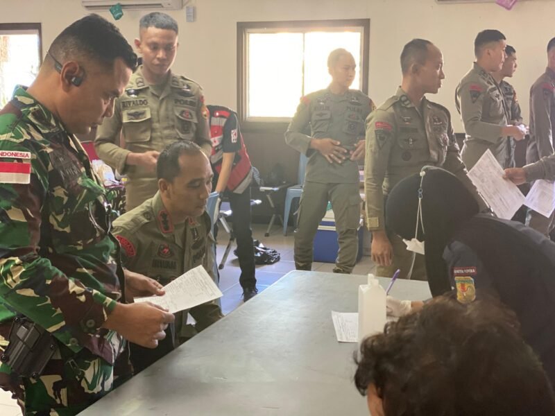 Dansatgas Yonif 611/Awang Long Sumbangkan Darah, Sambut Hari Bhayangkara