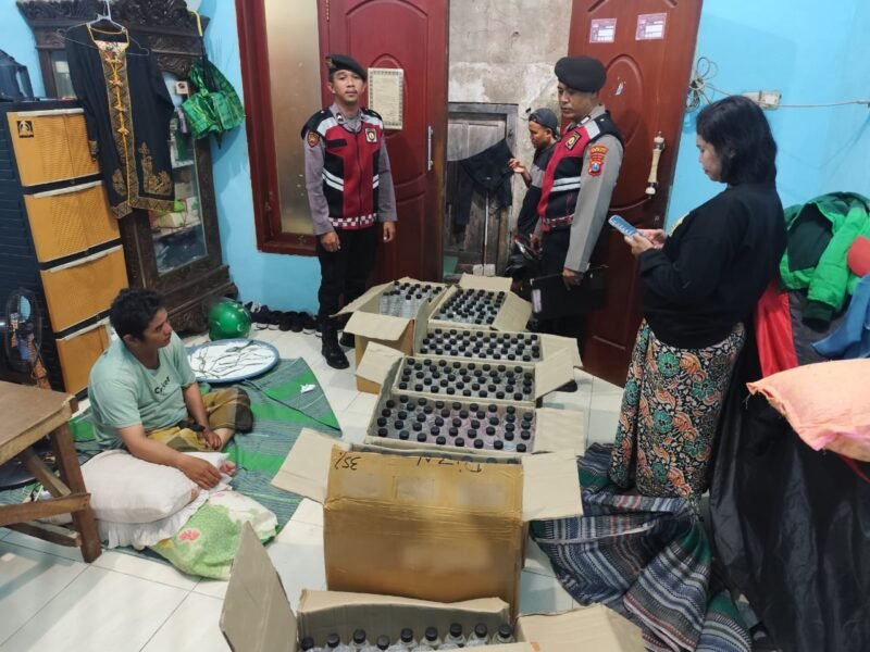 POLRESTABES SURABAYA AMANKAN 530 BOTOL ARAK BALI