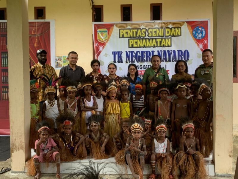 Peduli Pendidikan, Personel Satgas Yonif 611/Awl Apresiasi Pelepasan Siswa TK Nayaro