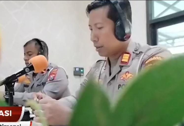 AKP Sigit Ekan Sahudi, S.H., M.M., Berdialog di RRI Sampang, Sosialisasi Mengenai Kendaraan Kelebihan Muatan