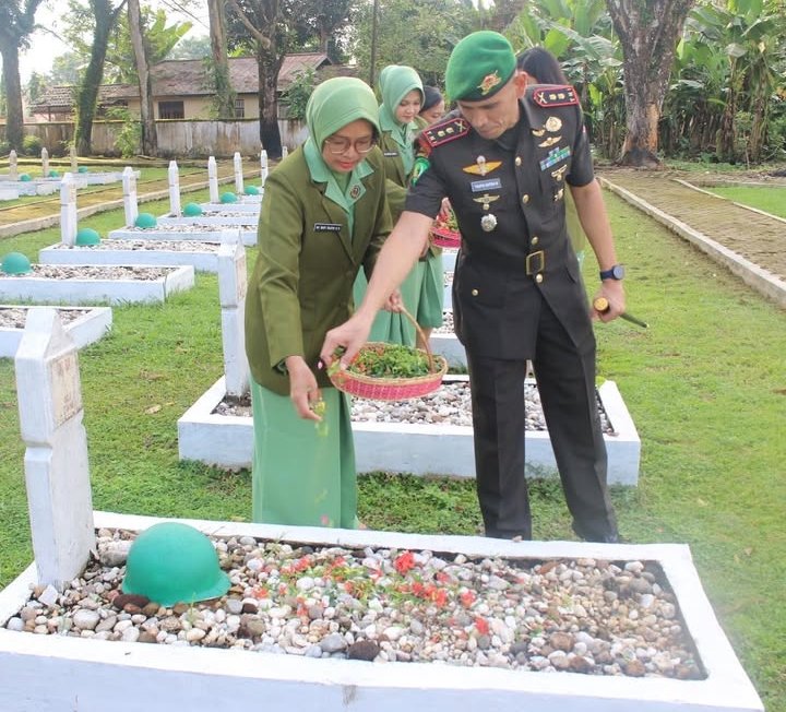 Peringati HUT ke-75, Yonif 621/Manuntung Gelar Ziarah Rombongan di TMP Barabai