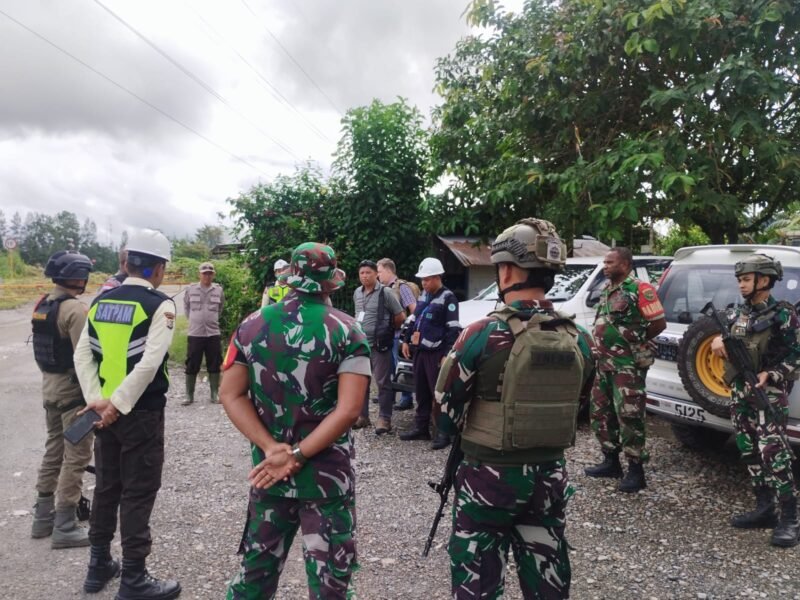 SATGAS PAM OBVITNAS PT FREEPORT INDONESIA YONIF 611/AWANG LONG, LAKSANAKAN PATROLI GABUNGAN DI SEKTOR TANGGUL BARAT