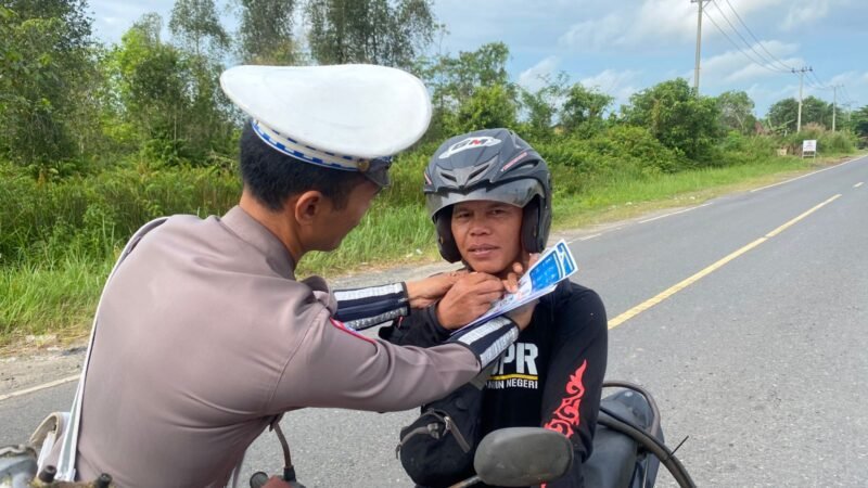 Satlantas Polres Pulang Pisau, Sosialisasi Penggunaan Helm dengan Benar