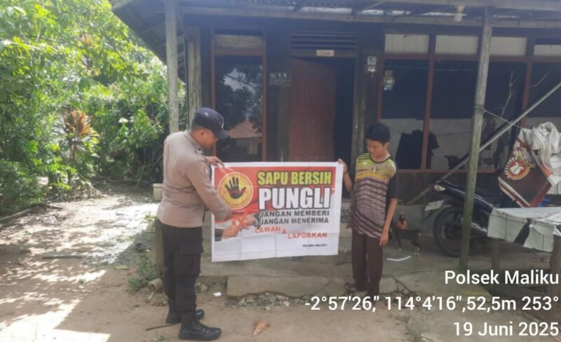 Bhabinkamtibmas Polsek Maliku Sosialisasikan Program Sapu Bersih Pungutan Liar di Desa Binaan