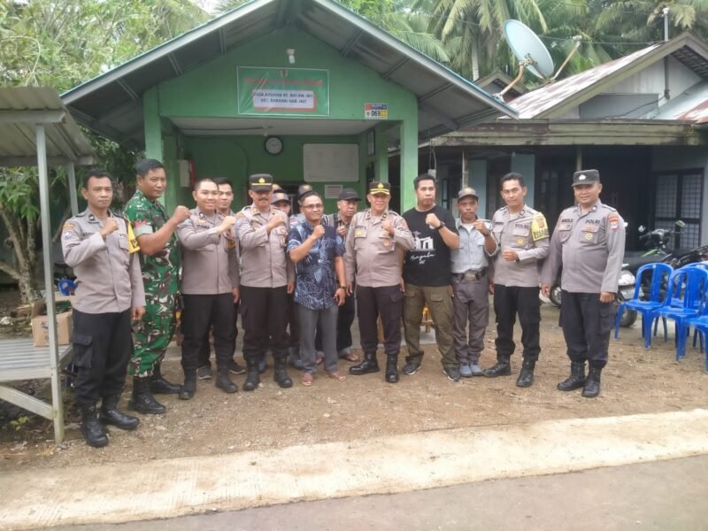 Babinsa Koramil 1002-06/Barabai Dampingi Lomba, Pos Kamling HUT Bhayangkara ke-79 di Desa Ayuang