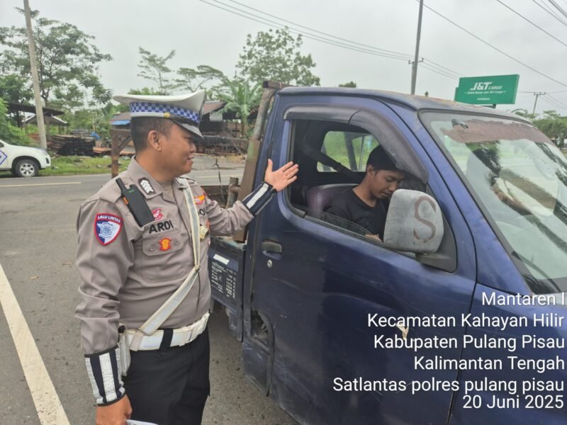Satlantas Pulang Pisau Tegur Pengemudi Tanpa Sabuk Pengaman