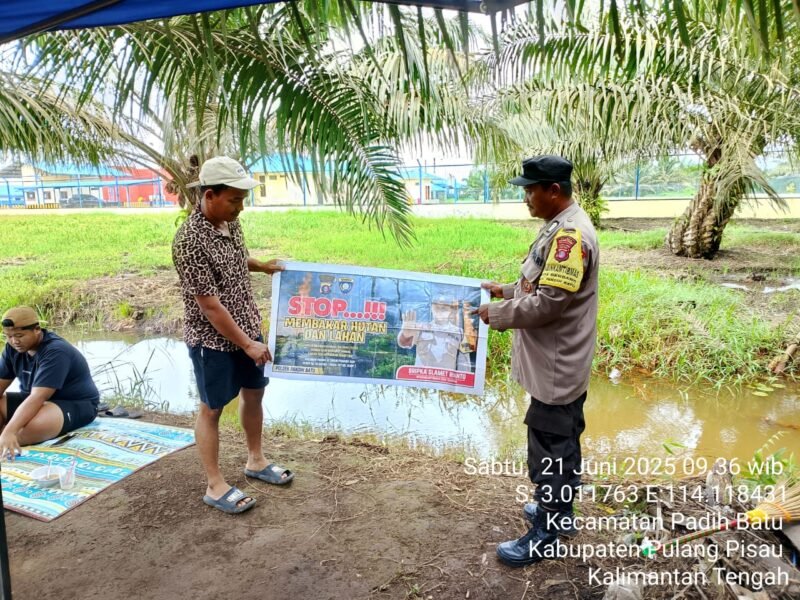 Sampaikan larangan Karhutla kepada masyarakat, saat laks Patroli Dialogis