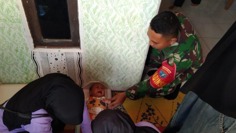 Upaya Menjaga Kesinambungan Kesehatan, Babinsa Tangaran Dampingi Lauching Posyandu