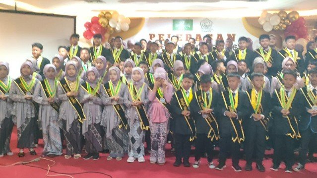 SD KHM NOER, Surabaya Menyelenggarakan Pelepasan Peserta Anak Didik dan Penghargaan Tahfidz Juz 30