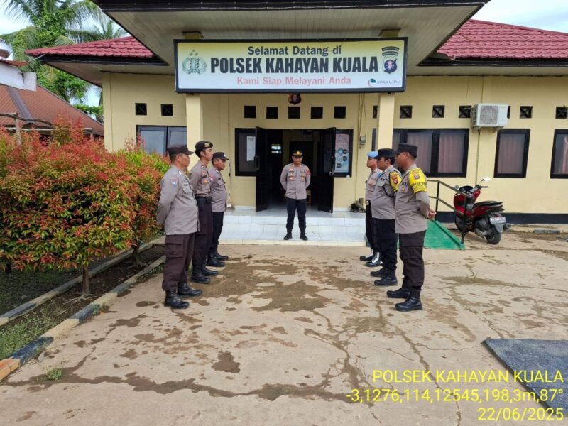Rutinitas Personil polsek Kahayan kuala melaksanakan serah terima piket penjagaan mako polsek Kahayan kuala