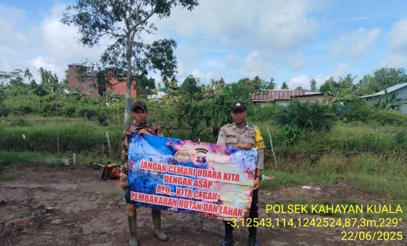 Personel Polsek Kahayan Kuala sambangi warga dan Memberikan himbauan Tentang Larangan Membakar hutan dan lahan