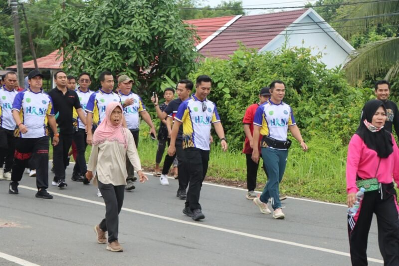 Kapolres dan Ketua Bhayangkari Cabang Pulang Pisau Ikuti Jalan Sehat dan Senam Bersama dalam Rangka HUT Kabupaten dan Bhayangkara ke-79