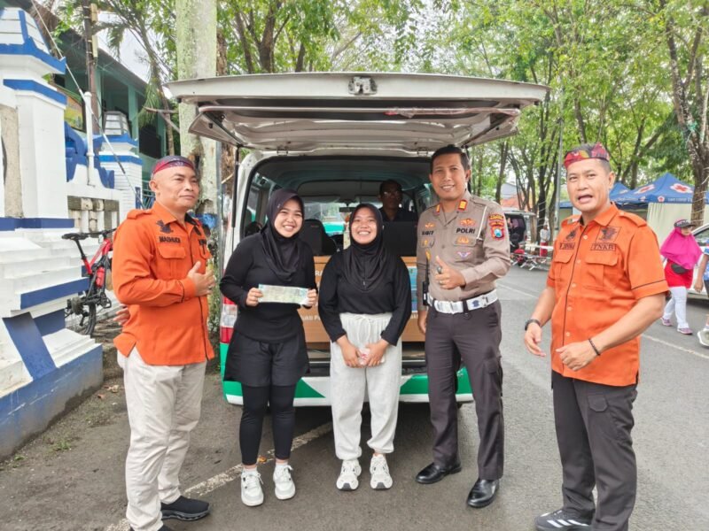 Kapolres Sampang Memberikan Pelayanan, Komprehensif kepada Masyarakat, Dalam Memperingati Hari Ulang Tahun (HUT) Polri ke-79