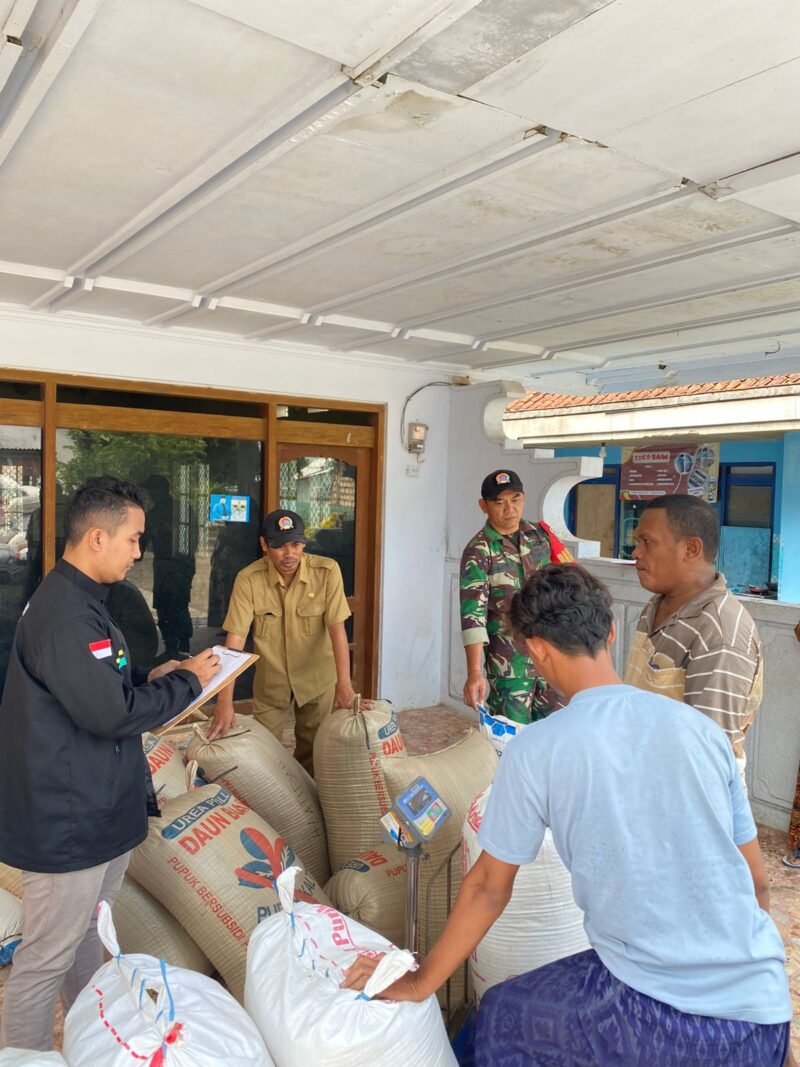 Serka Jianto Dampingi Bulog Serap Gabah Petani di Desa Perreng