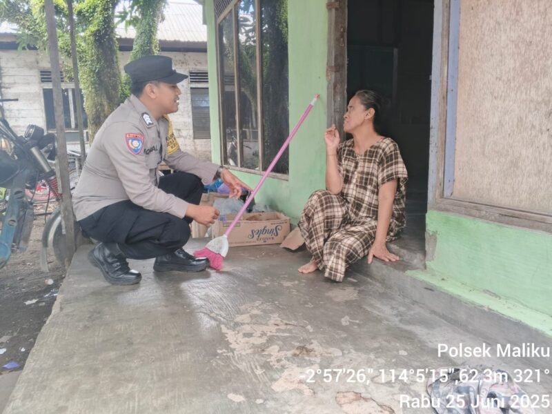 Menyambangi Warganya, Bhabinkamtibmas Polsek Maliku Himbau Waspadai Modus Penipuan Online