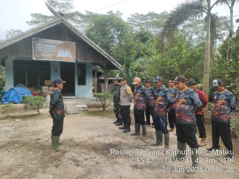Personel Pos Lapangan (Poslap) 17 Wilkum Polsek Maliku Melaksanakan Apel Kesiapan Patroli Karhutla