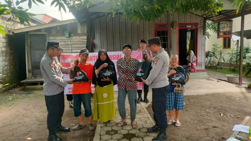 Polsek Maliku Melaksanakan Kegiatan Bantuan Sosial dalam rangka Hari Bhayangkara ke - 79.