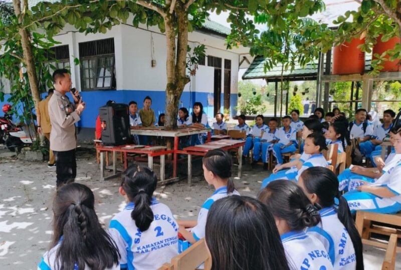 Polri Peduli Pendidikan, Kanit Binmas Polsek Kahayan Tengah Ajak Pelajar SMP Tolak Bullying