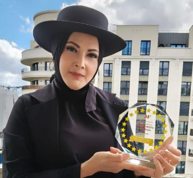 Lea Elfara Raih Penghargaan, Multiface Frannce International Celebrity Award 2025 di Paris