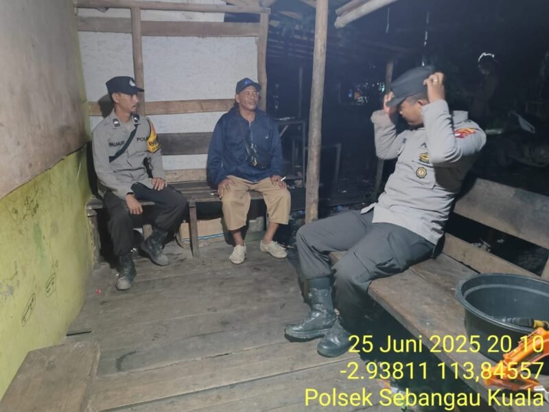 Personil Polsek Sebangau Kuala sambangi Warga Sekitar dan menyampaikan Himbauan Kamtibmas kepada masyarakat