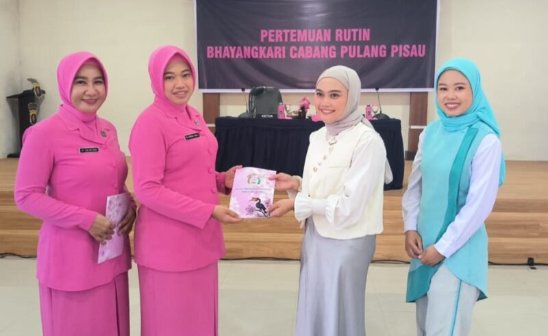 Menjalin Silaturahmi, Merawat Diri: Pertemuan Bhayangkari Cabang Pulang Pisau Dimeriahkan dengan Demo Kecantikan