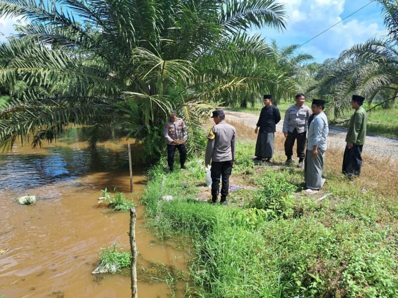SatBinmas Polres Pulang Pisau Sambangi Pemilik Kolam Ikan Patin di Kecamatan Kahayan Hilir
