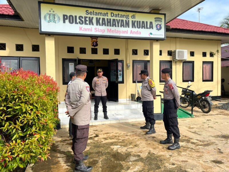 Rutinitas Personil polsek Kahayan kuala melaksanakan serah terima piket penjagaan mako polsek Kahayan kuala