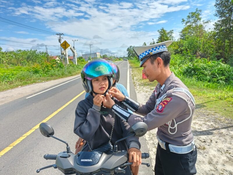 Satlantas Polres Pulang Pisau, Sosialisasi Penggunaan Helm dengan Benar