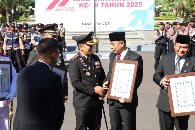 Kapolres Pelabuhan Tanjung Perak Beri Penghargaan Forkopimda Surabaya Atas Sinergitas Kamtibmas