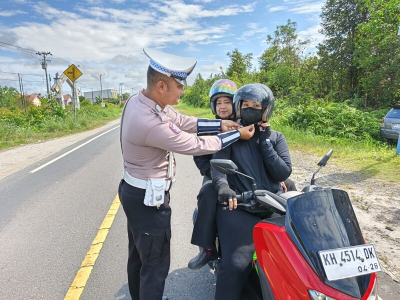 Satlantas Polres Pulang Pisau, Sosialisasi Penggunaan Helm dengan Benar