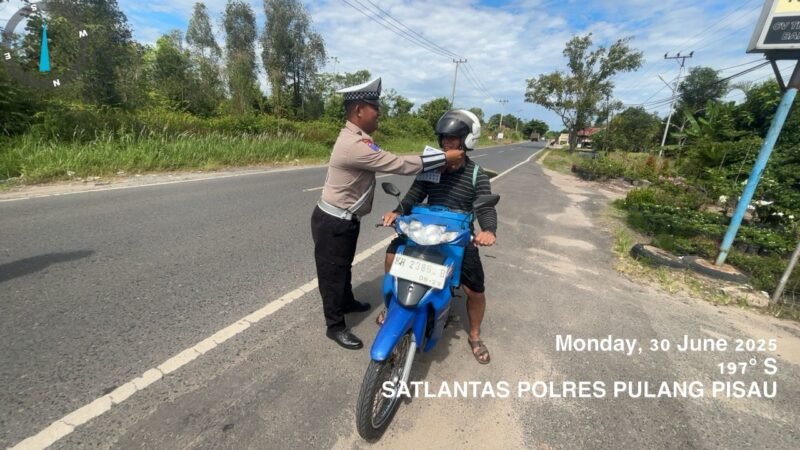 Satlantas Polres Pulang Pisau, Sosialisasi Penggunaan Helm dengan Benar
