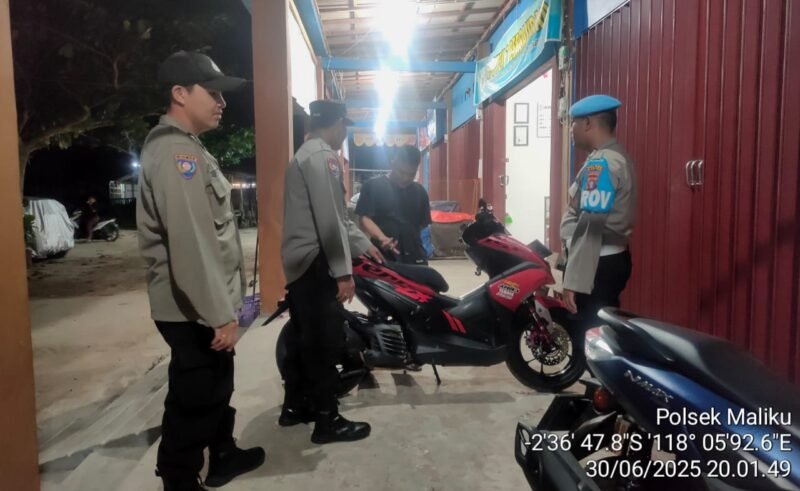 Polsek Maliku Melaksanakan Kegiatan Patroli Malam di sekitar lingkungan Pertokoan