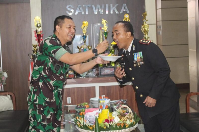 Berikan Kejutan Dandim Beserta Personel Kodim 1009/Tla Datangi Mapolres Tanah Laut