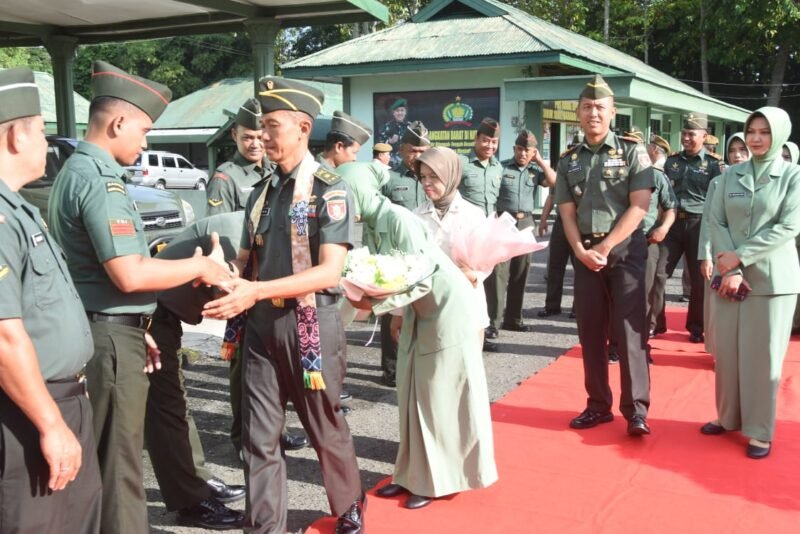 Kodim 1002/HST Gelar Wisuda Purna, Tugas Mayor Inf Moh. Alip Suroso dan PNS Masnah