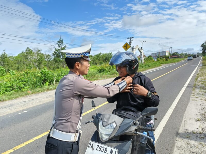 Satlantas Polres Pulang Pisau Sosialisasi Penggunaan Helm dengan Benar